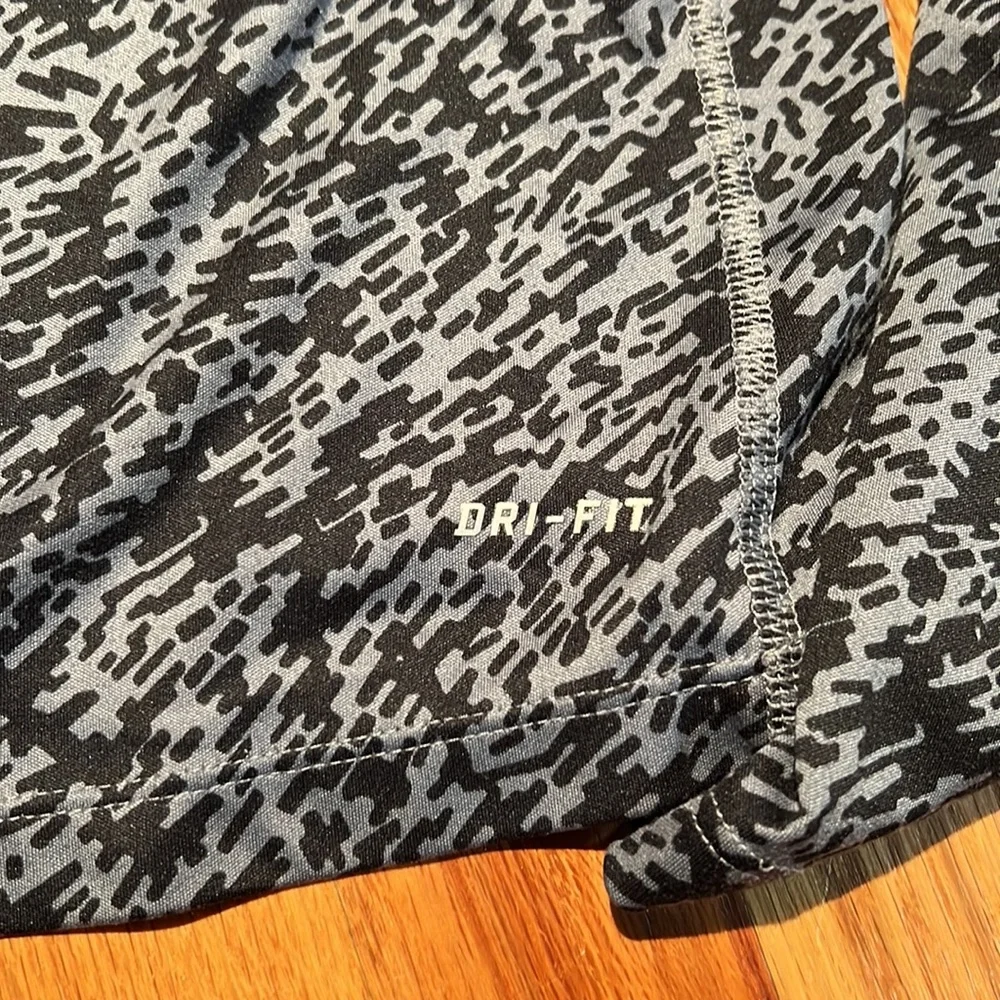 Nike running shirt size medium perfect condition
